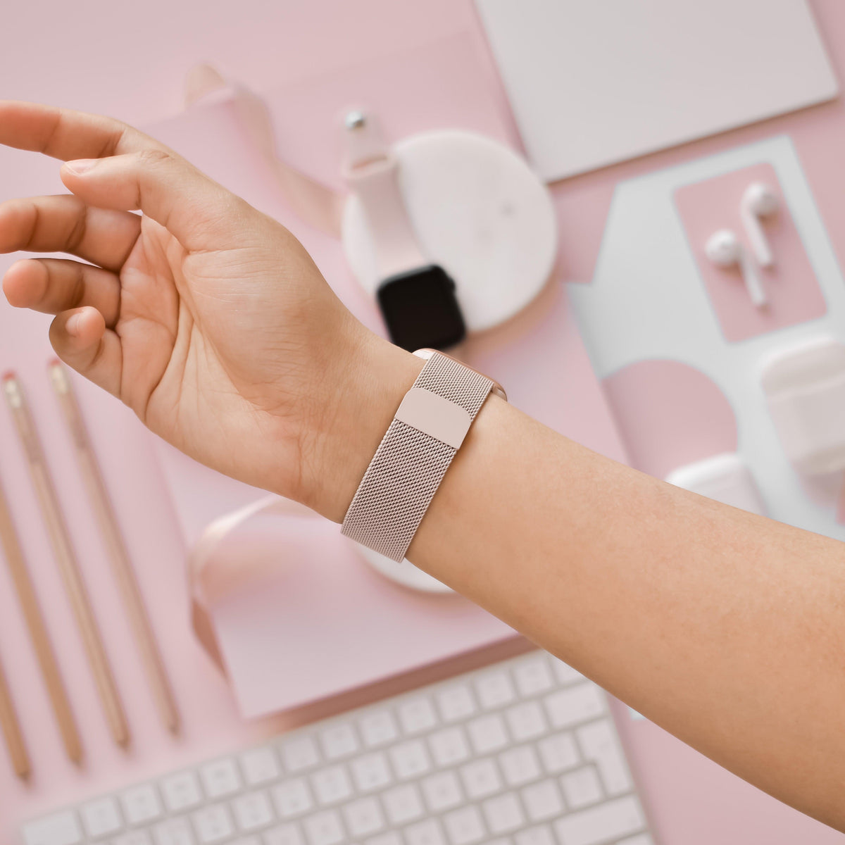 Magnetic Chain Apple Watch Strap - Powder Pink